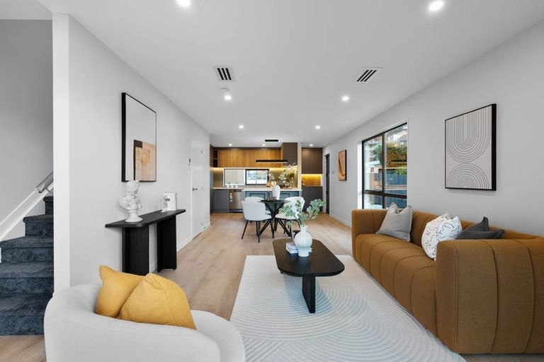 Photo of property in 2/32 Beulah Avenue, Rothesay Bay, Auckland, 0630