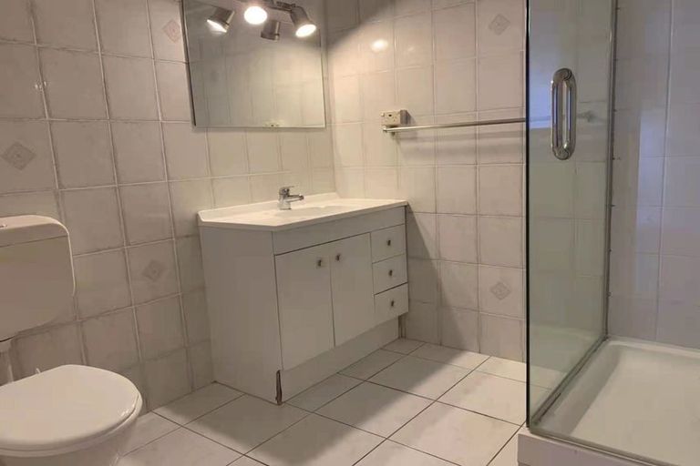 Photo of property in 28 Gretel Place, Hillcrest, Auckland, 0627