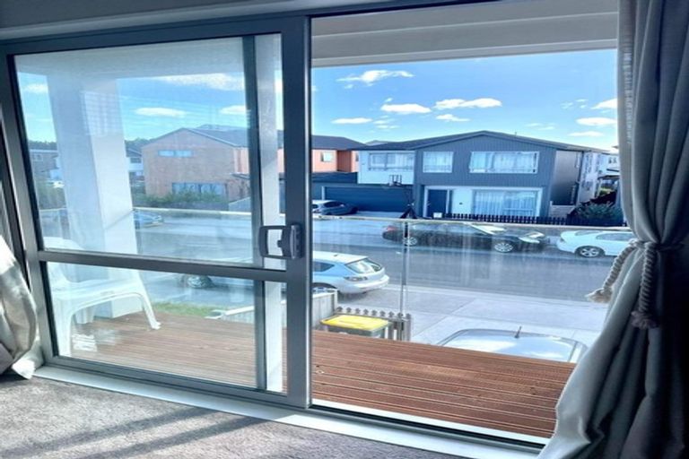 Photo of property in 5 Toanui Road, Hobsonville, Auckland, 0616