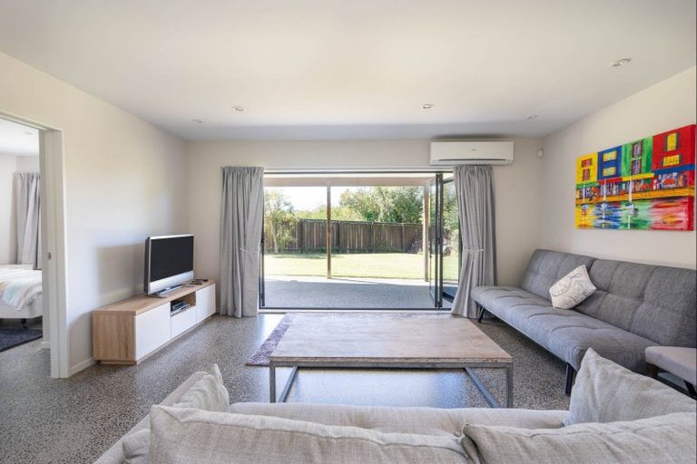 Photo of property in 2/9 Alberta Street, Acacia Bay, Taupo, 3330