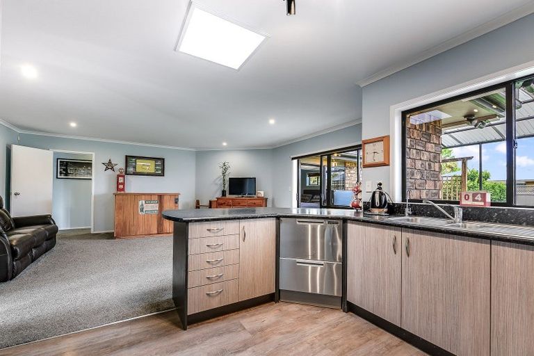 Photo of property in 10 Wakefield Place, Rototuna North, Hamilton, 3210