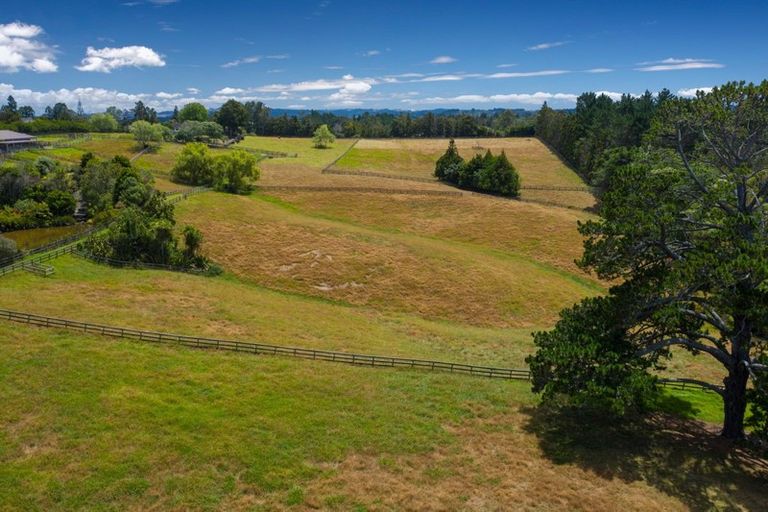 Photo of property in 11 Tawa Road, Kumeu, 0891