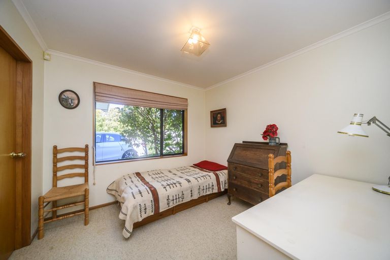 Photo of property in 16 Durham Crescent, Palmerston North, 4414