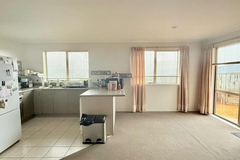 Photo of property in 13 Dovey Place, Massey, Auckland, 0614