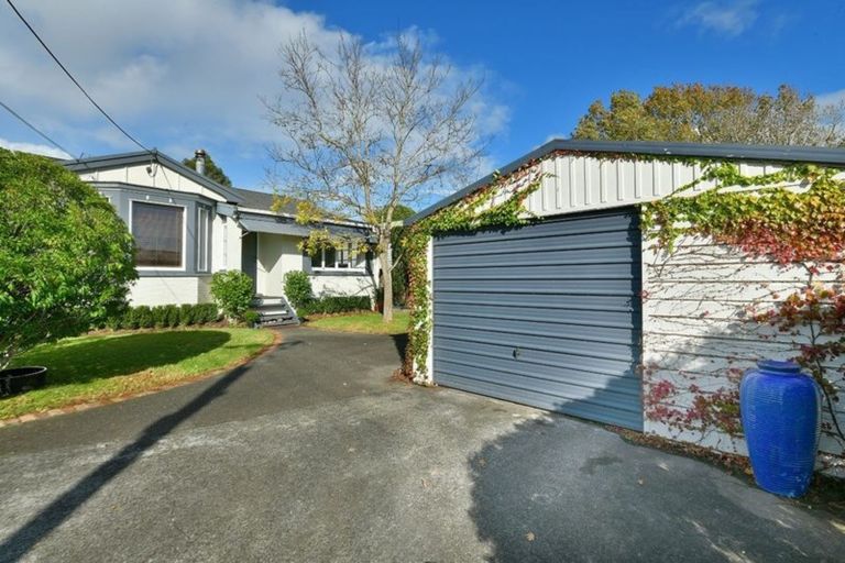 Photo of property in 1/9 Cresta Avenue, Beach Haven, Auckland, 0626