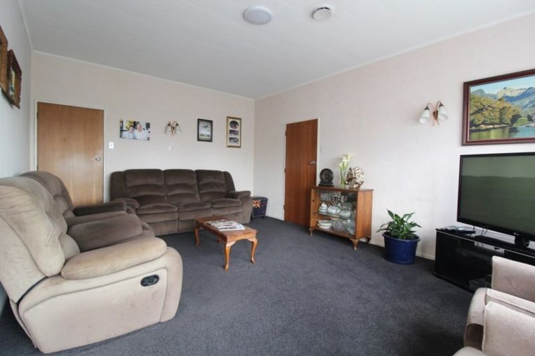 Photo of property in 17 Grange Street, Winton, 9720