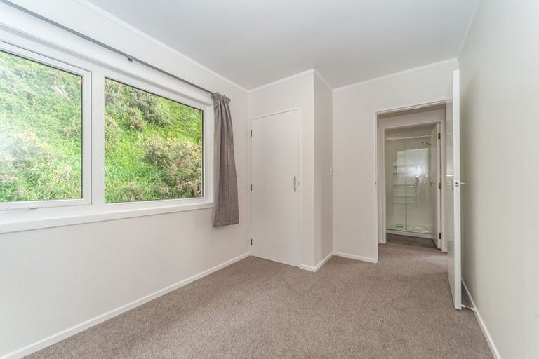 Photo of property in 2/5 Wye Street, Island Bay, Wellington, 6023