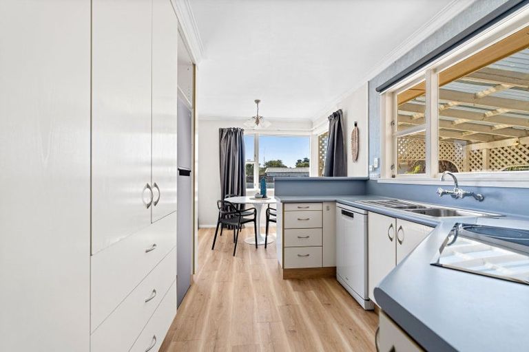 Photo of property in 1 Highfield Place, Levin, 5510