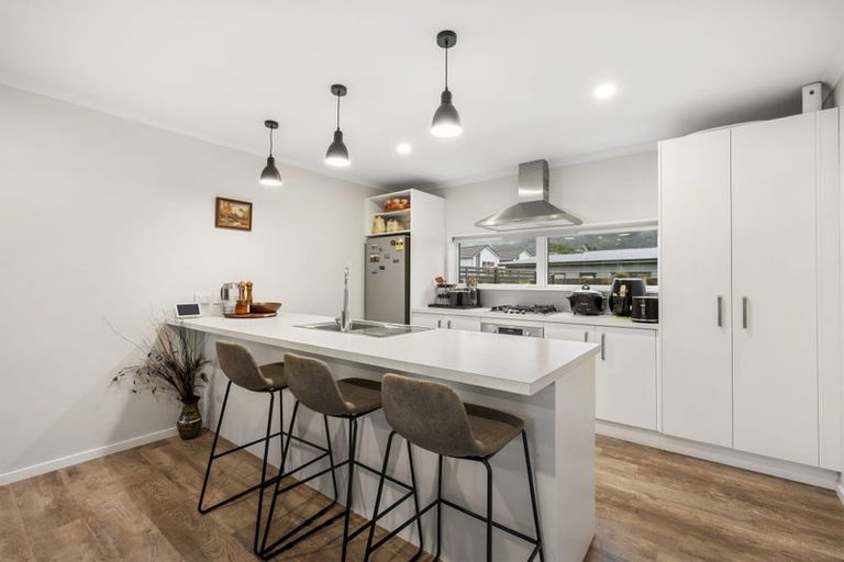 Photo of property in 20 Bluff Road, Kenepuru, Porirua, 5022