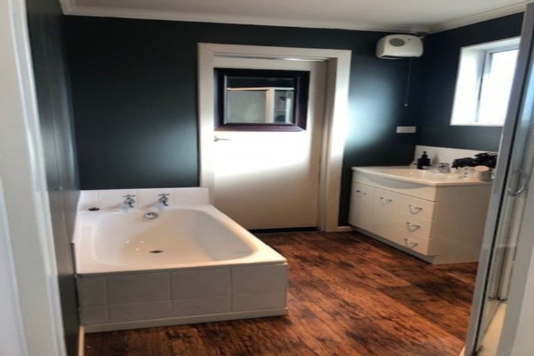 Photo of property in 44 Queen Street, Winton, 9720