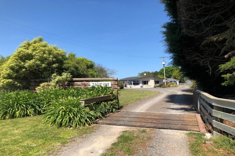 Photo of property in 22 Tiratu Road, Dannevirke, 4976