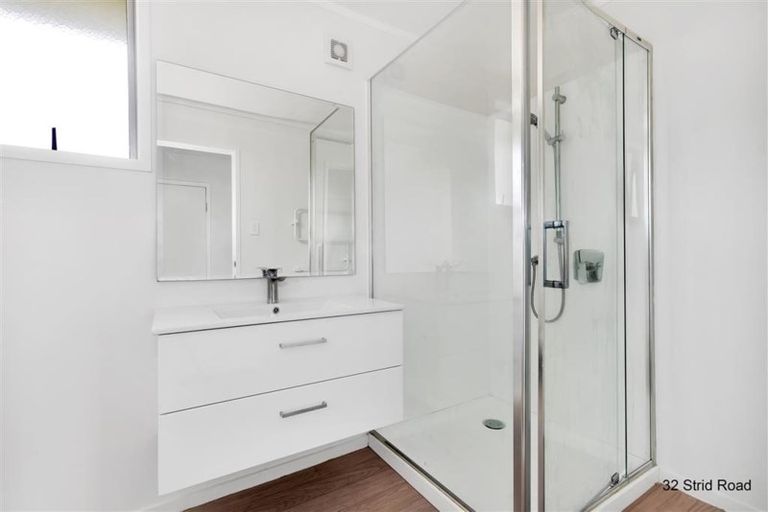 Photo of property in 32 Strid Road, Te Atatu South, Auckland, 0610