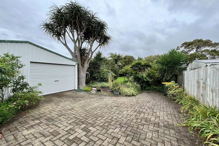 Photo of property in 2 Mirabell Place, Golflands, Auckland, 2013