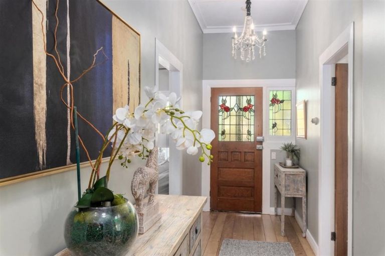 Photo of property in 2 Glade Place, Birkenhead, Auckland, 0626