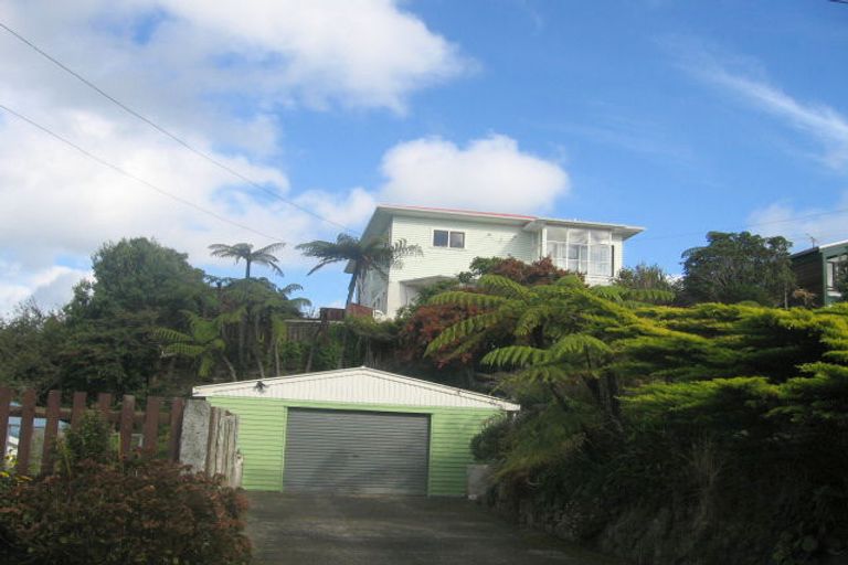 Photo of property in 5 Pekanga Road, Normandale, Lower Hutt, 5010