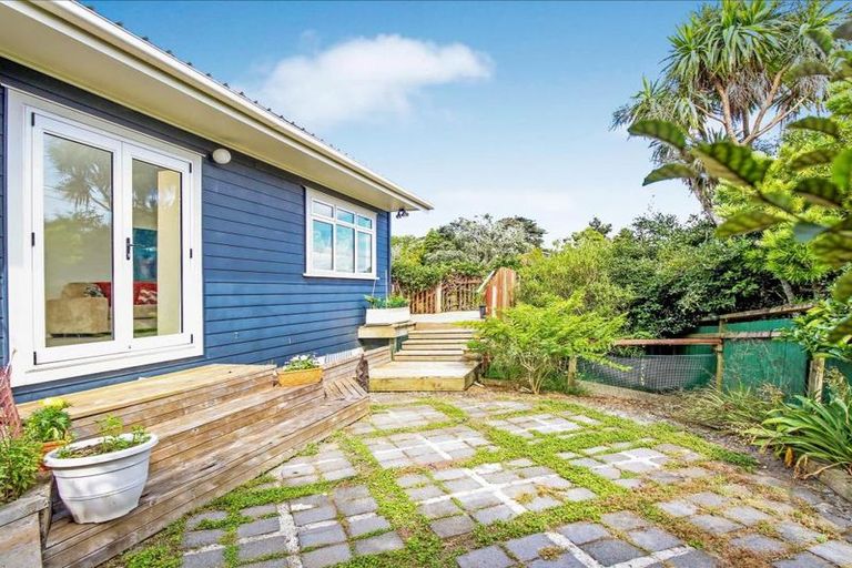 Photo of property in 66 Te Henga Road, Waitakere, Henderson, 0781