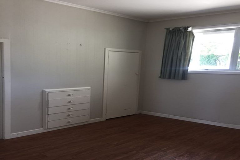 Photo of property in 228 Forrest Hill Road, Forrest Hill, Auckland, 0620