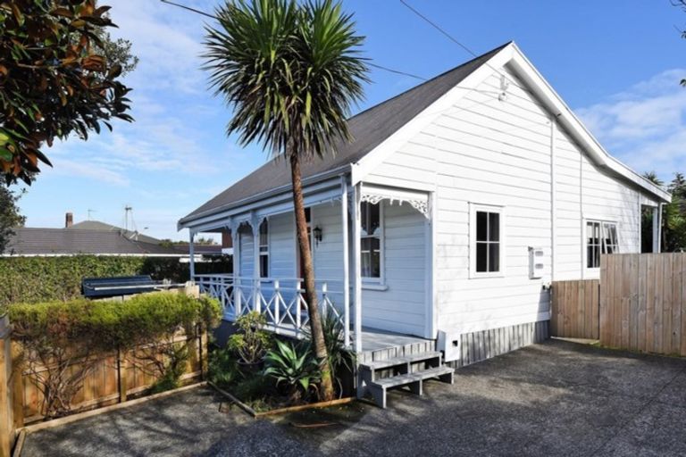 Photo of property in 6 Counsel Terrace, Mount Albert, Auckland, 1025