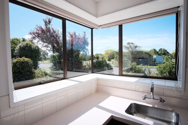 Photo of property in 8 Mervyn Drive, Avondale, Christchurch, 8061