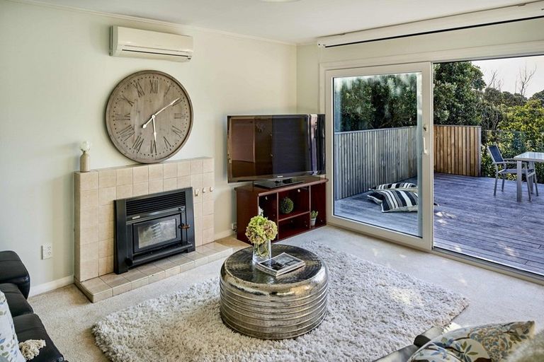 Photo of property in 5 Te Pari Pari Road, Pukerua Bay, 5026