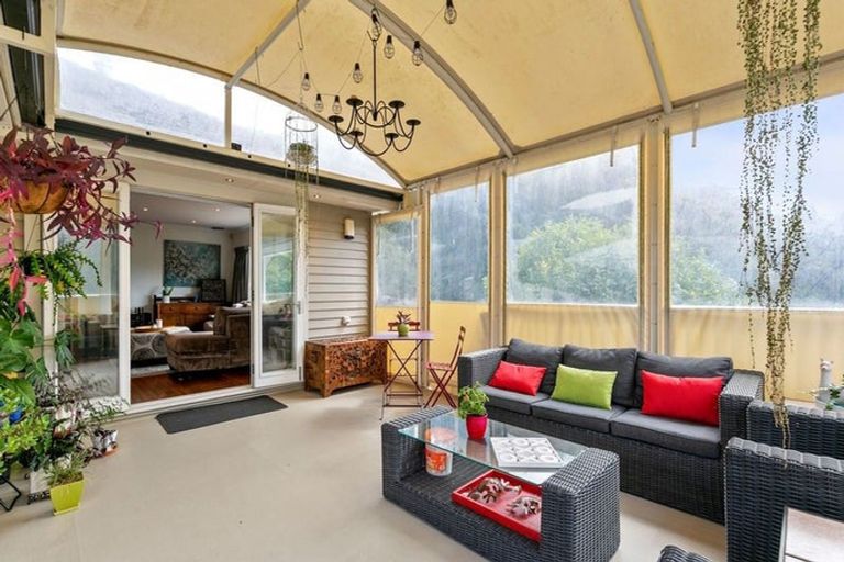 Photo of property in 327 Main Road, Tawa, Wellington, 5028