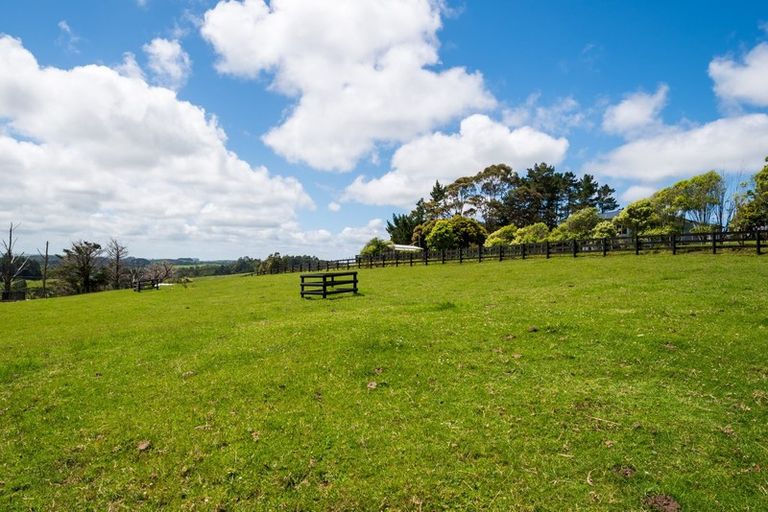 Photo of property in 12 Mildon Road, Waitakere, Auckland, 0782