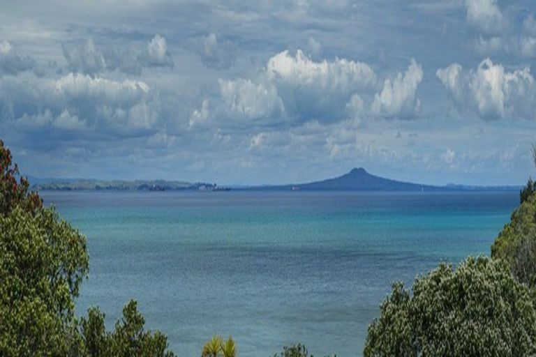 Photo of property in 84 Shakespear Road, Army Bay, Whangaparaoa, 0930
