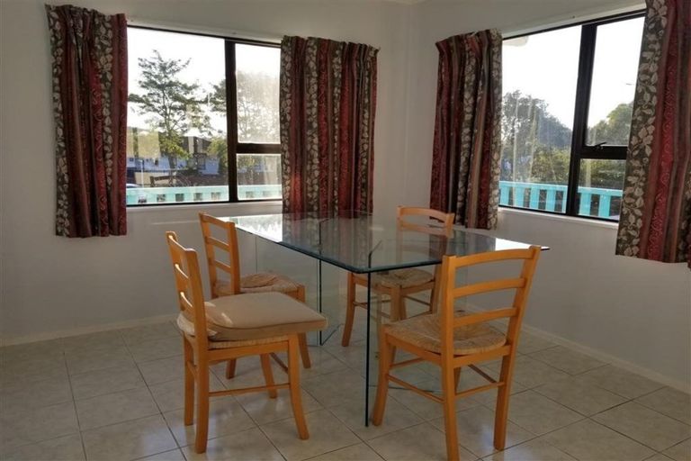 Photo of property in 138 Aviemore Drive, Highland Park, Auckland, 2010