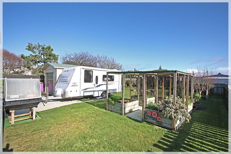 Photo of property in 9 Easton Street, Foxton, 4814