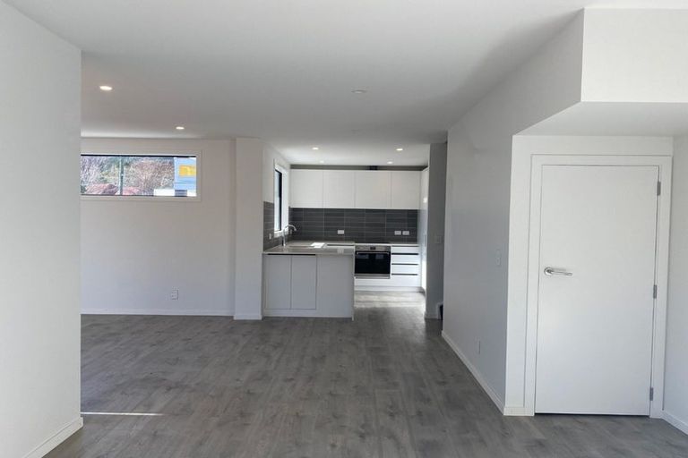 Photo of property in 30b Collins Avenue, Tawa, Wellington, 5028