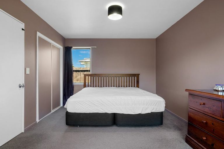 Photo of property in 17 Picton Avenue, Riccarton, Christchurch, 8011