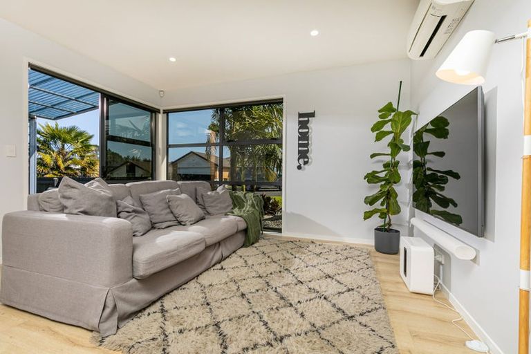 Photo of property in 4 Karika Place, Massey, Auckland, 0614