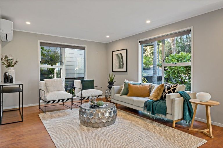 Photo of property in 13 Stallard Place, Glen Eden, Auckland, 0602