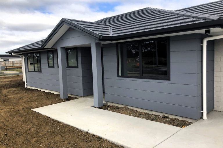 Photo of property in 1 Orawahi Road, Glenbrook, 2681