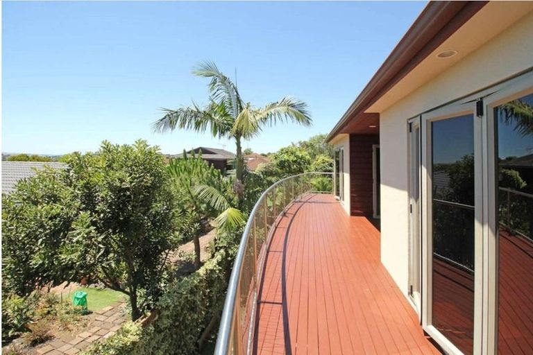 Photo of property in 75a Bradbury Road, Botany Downs, Auckland, 2010