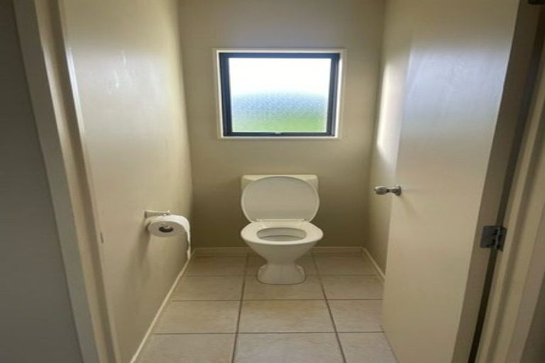 Photo of property in 29 Spalding Rise, Golflands, Auckland, 2013