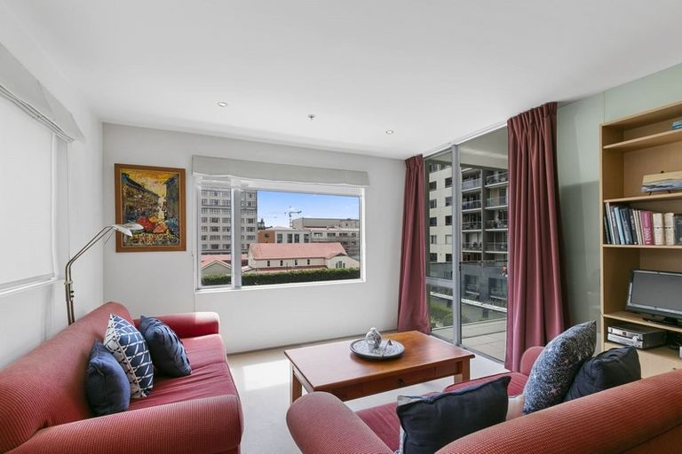 Photo of property in Sanctum Apartment, 10 Ebor Street, Te Aro, Wellington, 6011
