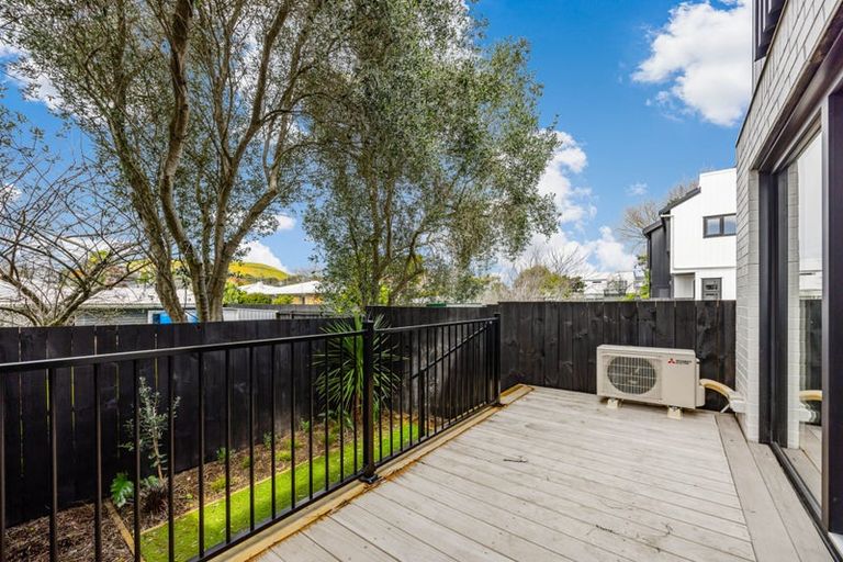 Photo of property in 3 Kaaramuramu Lane, Mangere Bridge, Auckland, 2022