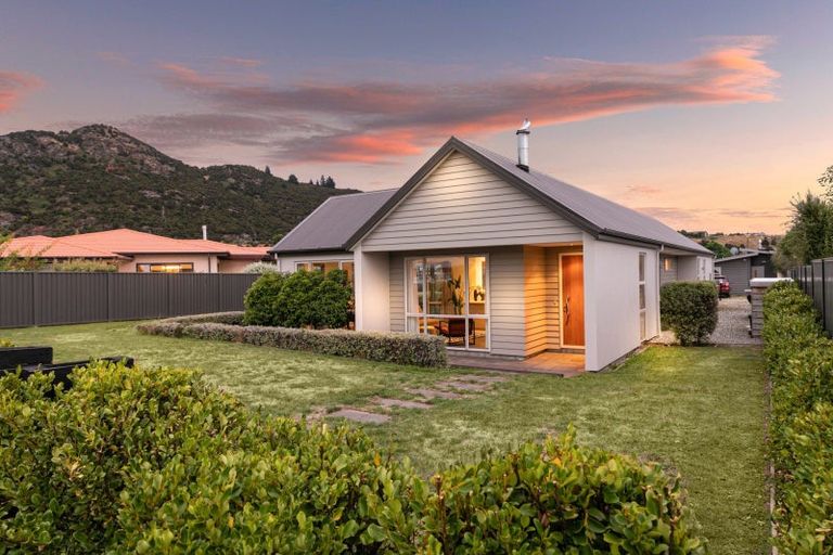 Photo of property in 9 Marbleleaf Lane, Albert Town, Wanaka, 9305