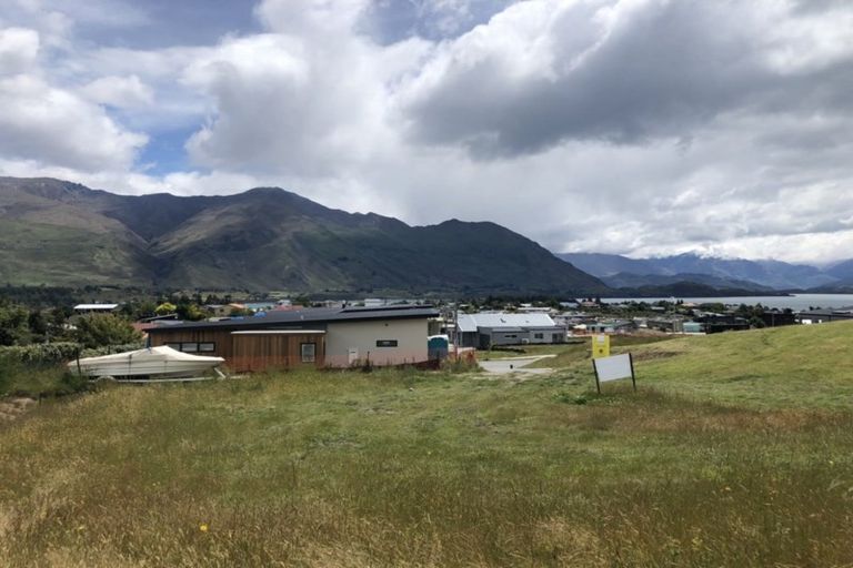 Photo of property in 12 Landsborough Lane, Wanaka, 9305