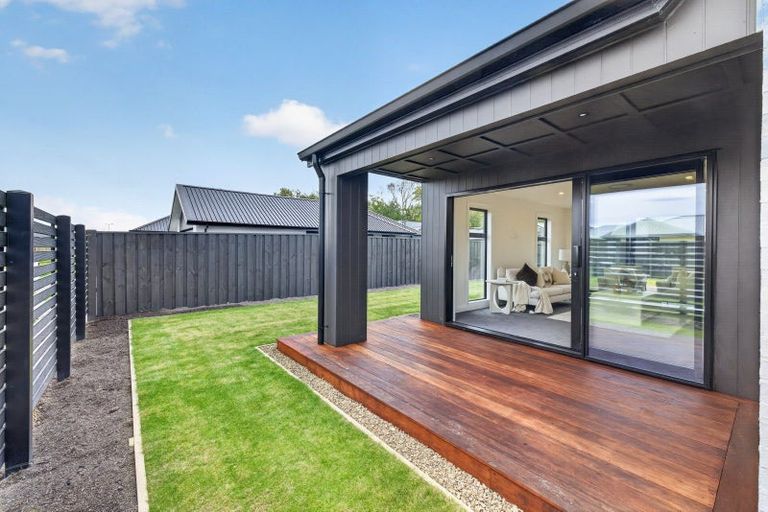 Photo of property in 28 Inch Crescent, Rangiora, 7400