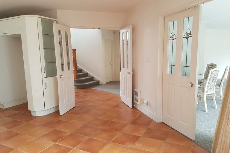 Photo of property in 2/5 Kenmure Avenue, Forrest Hill, Auckland, 0620