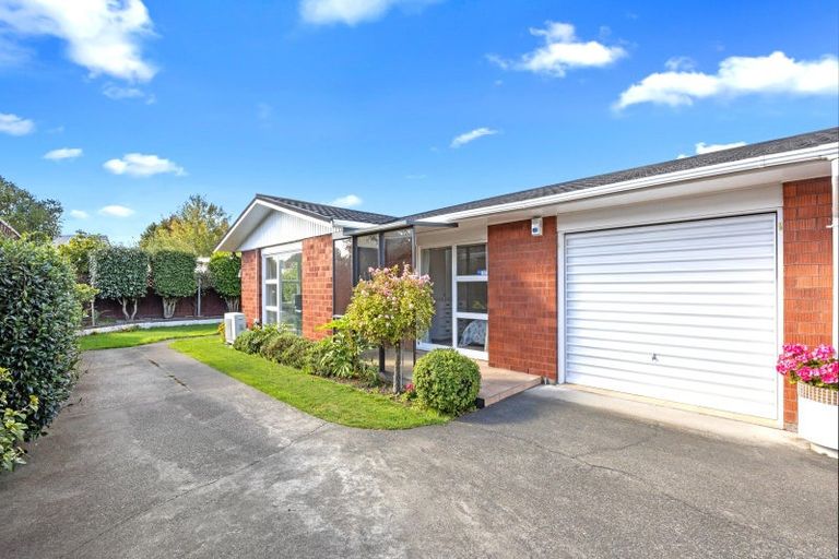 Photo of property in 2/292 Avonhead Road, Avonhead, Christchurch, 8042