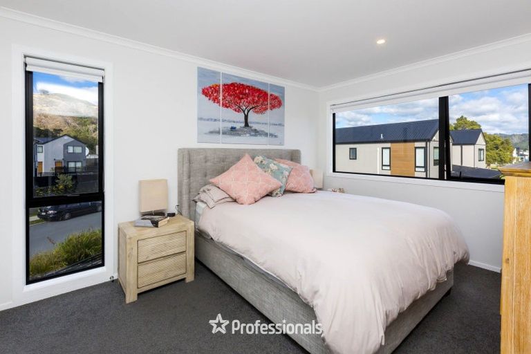 Photo of property in 76 Mawai Hakona Drive, Wallaceville, Upper Hutt, 5018