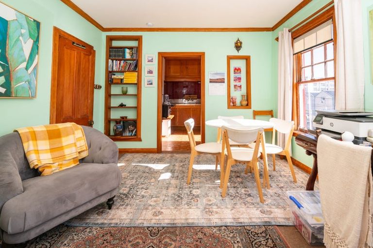 Photo of property in 30 Roxburgh Street, Mount Victoria, Wellington, 6011