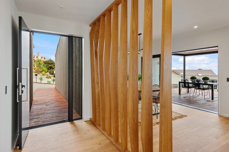 Photo of property in 2 Bluewater View, Mount Pleasant, Christchurch, 8081