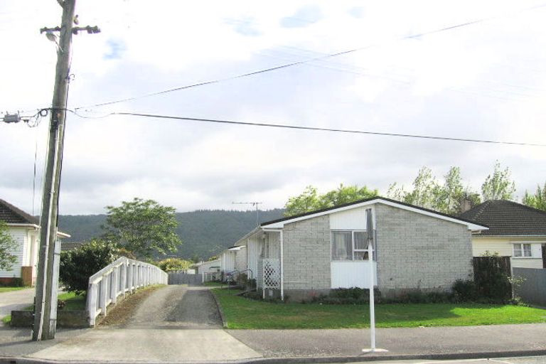 Photo of property in 5 Savage Crescent, Upper Hutt Central, Upper Hutt, 5018