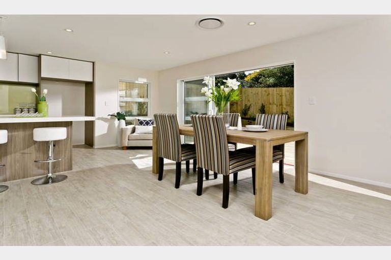 Photo of property in 8a Rosalind Road, Glenfield, Auckland, 0629