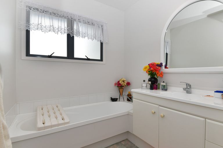 Photo of property in 9e Puriri Avenue, Orewa, 0931