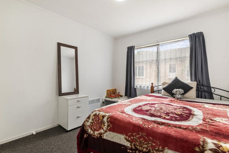 Photo of property in 2/148 Sunset Road, Unsworth Heights, Auckland, 0632